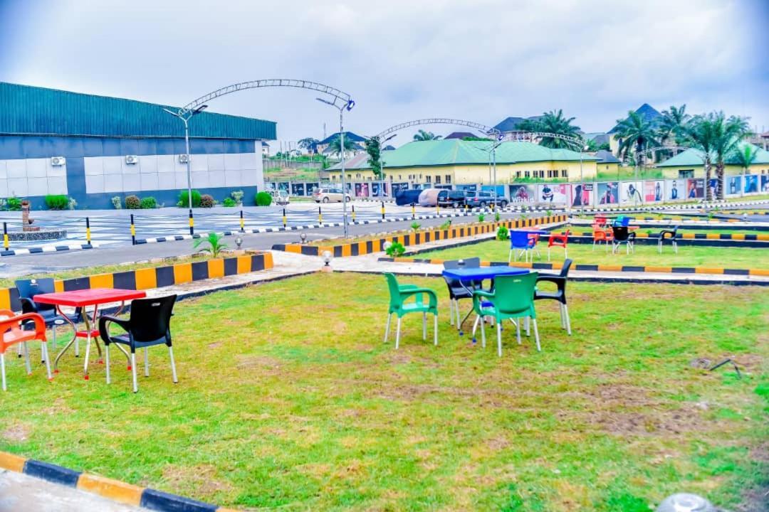 Murphy'S Mansion Resort Umuahia Extérieur photo