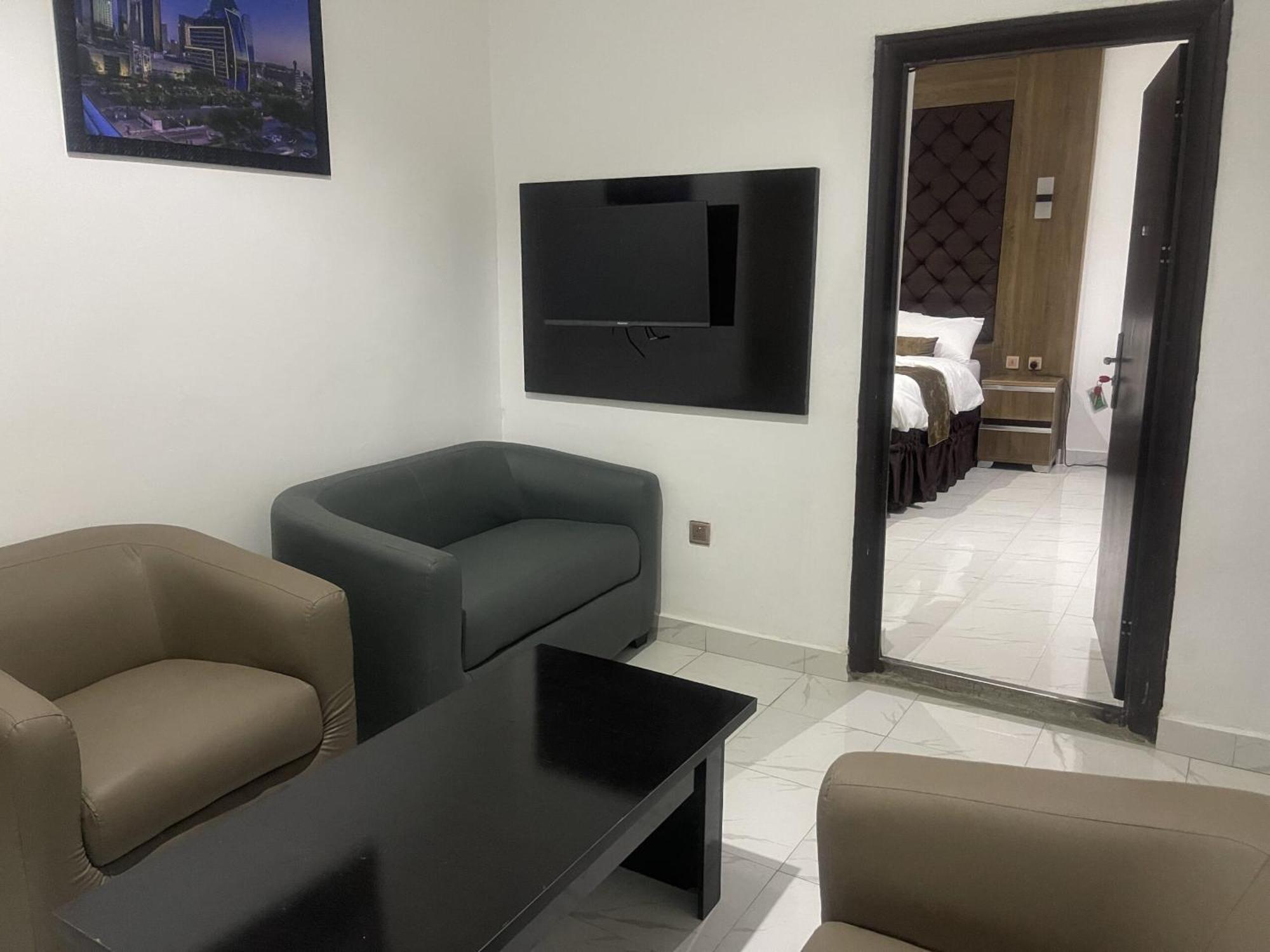 Murphy'S Mansion Resort Umuahia Extérieur photo