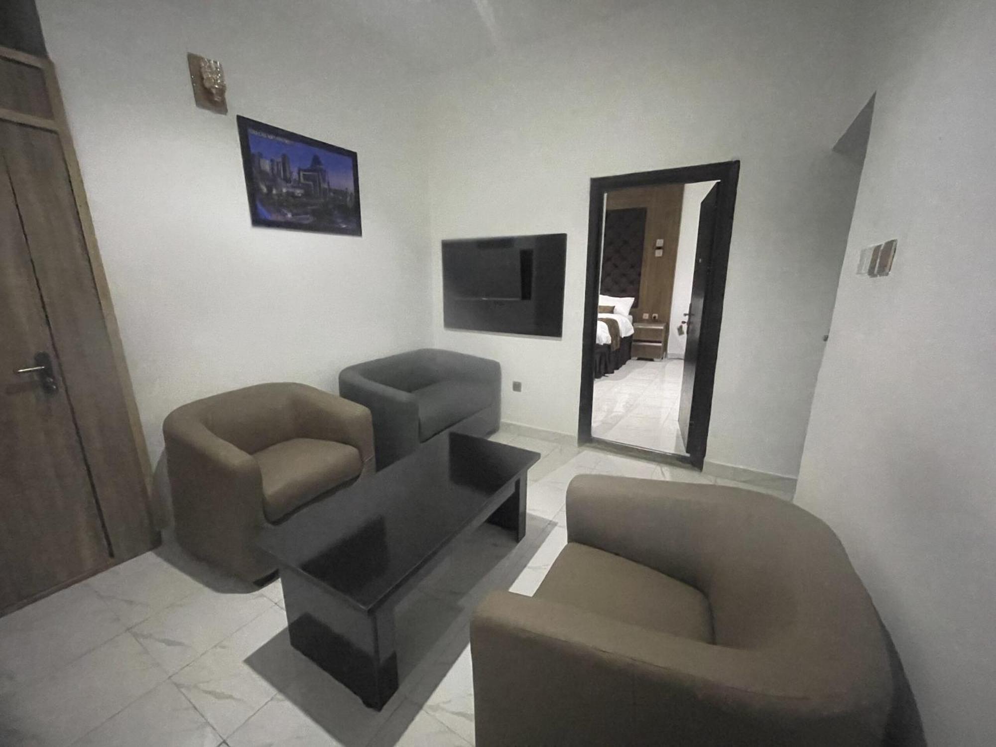 Murphy'S Mansion Resort Umuahia Extérieur photo